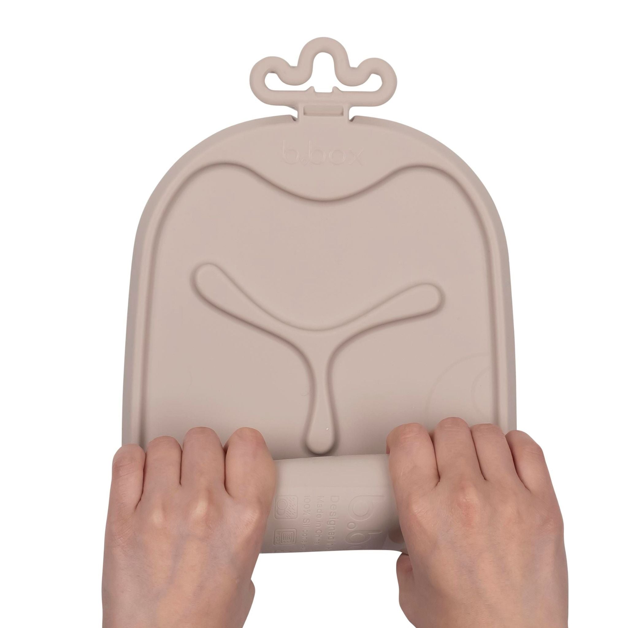［スプーン付き］ロールアンドゴーミールタイムマット（お食事用シリコンマット）/Roll + go mealtime mat - latte